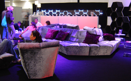 Room Division SAMOVA TEE LOUNGE zur ISPO 2007 Bretz Couture