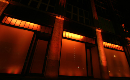 INTERWALL Berlin von Room Division illuminiert