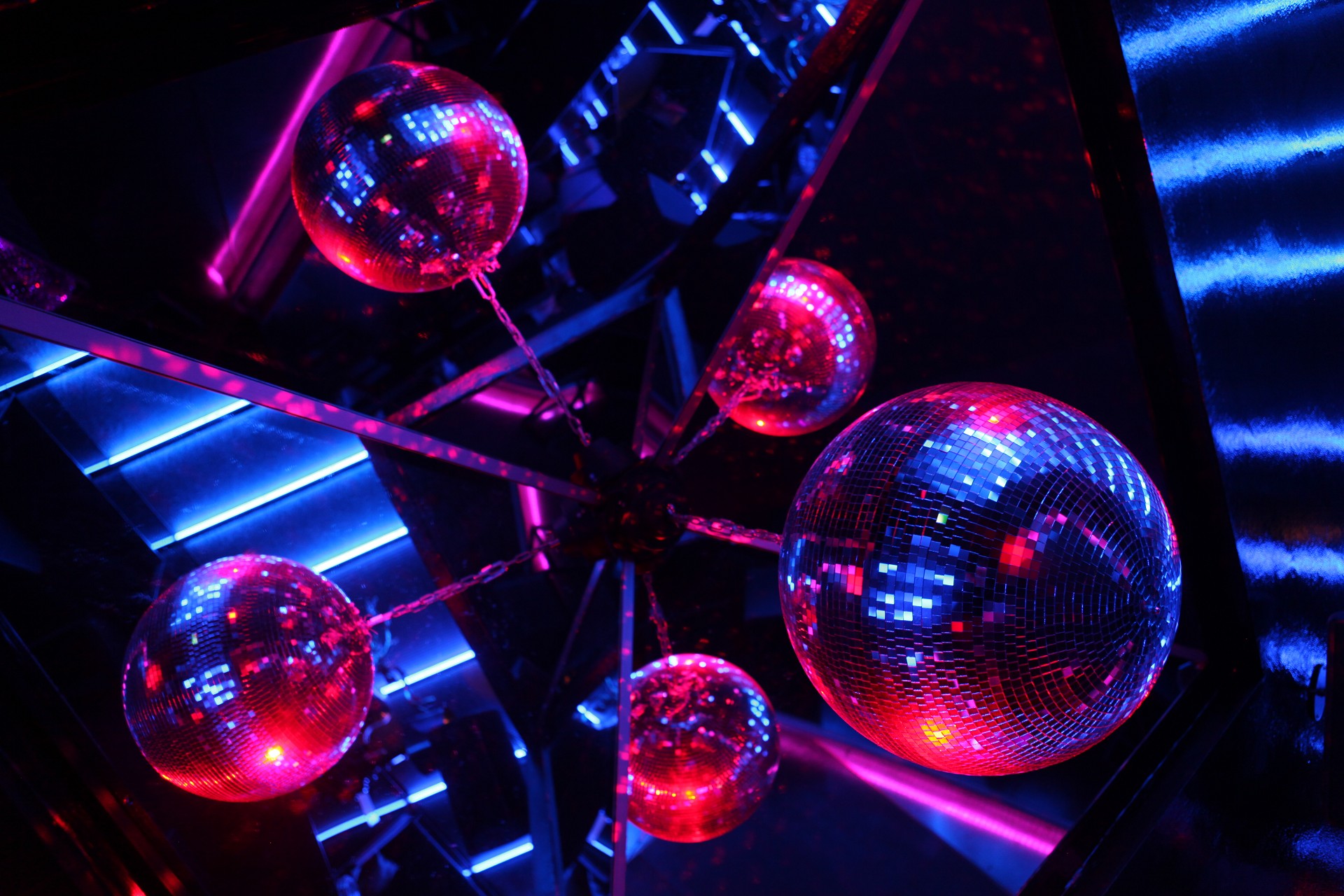 FIRST Club Berlin – ROOM DIVISION